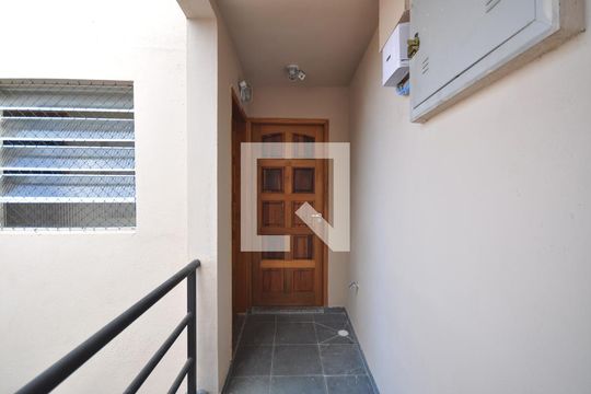 Hall de entrada de apartamento para alugar com 1 quarto, 40m² em Parque Ramos Freitas, São Paulo