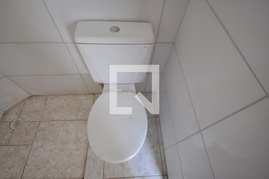 Banheiro de apartamento para alugar com 1 quarto, 40m² em Parque Ramos Freitas, São Paulo