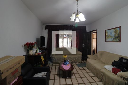 Casa à venda com 4 quartos, 316m² em Jardim Sabara, São Paulo