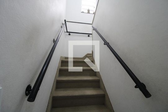 Escada de casa à venda com 4 quartos, 316m² em Jardim Sabara, São Paulo