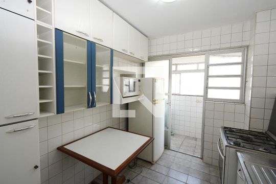 Cozinha de apartamento para alugar com 2 quartos, 80m² em Vila Inglesa, São Paulo
