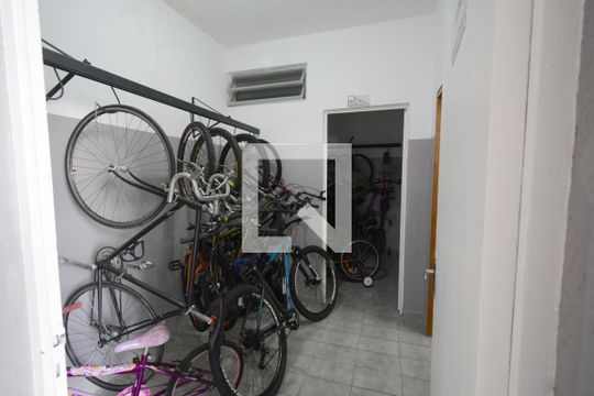 Área comum - Bicicletário de apartamento para alugar com 2 quartos, 80m² em Vila Inglesa, São Paulo