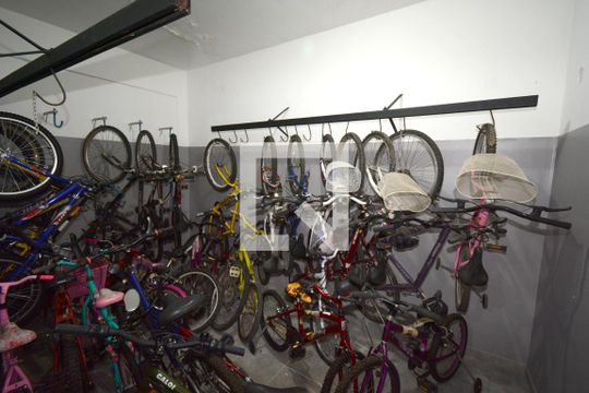 Área comum - Bicicletário de apartamento para alugar com 2 quartos, 80m² em Vila Inglesa, São Paulo