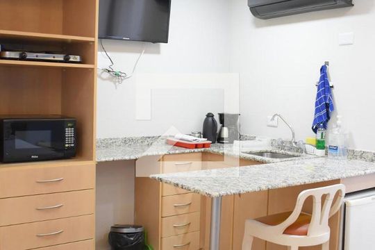 Cozinha de apartamento para alugar com 1 quarto, 36m² em Centro, Curitiba