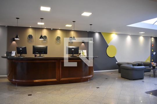 Hall de entrada de apartamento para alugar com 1 quarto, 36m² em Centro, Curitiba