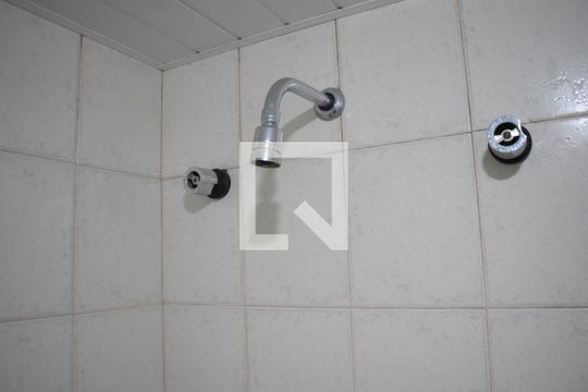 Banheiro de apartamento para alugar com 1 quarto, 36m² em Centro, Curitiba