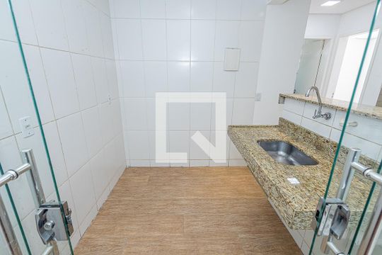 Cozinha de apartamento para alugar com 2 quartos, 55m² em Conjunto Celso Machado, Belo Horizonte