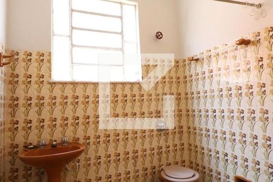 Banheiro de casa para alugar com 2 quartos, 50m² em Antonina, São Gonçalo