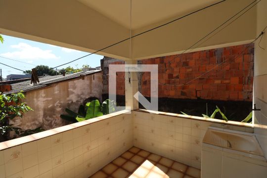 Área de Serviço de casa para alugar com 2 quartos, 50m² em Antonina, São Gonçalo