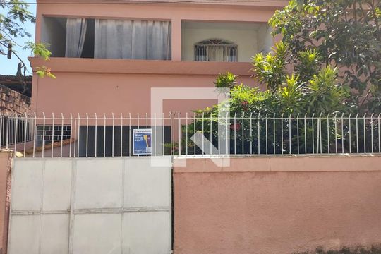 Fachada de casa para alugar com 2 quartos, 50m² em Antonina, São Gonçalo