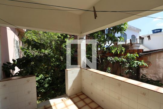 Área de Serviço de casa para alugar com 2 quartos, 50m² em Antonina, São Gonçalo