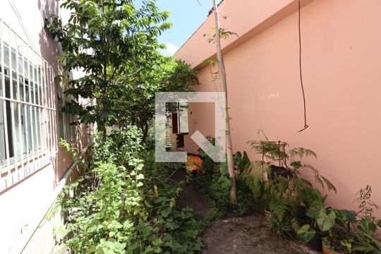 Quintal de casa para alugar com 2 quartos, 50m² em Antonina, São Gonçalo
