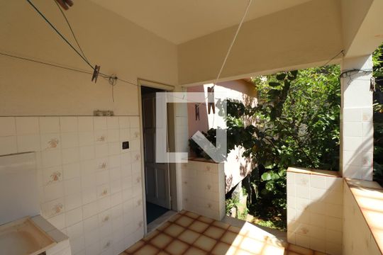Área de Serviço de casa para alugar com 2 quartos, 50m² em Antonina, São Gonçalo