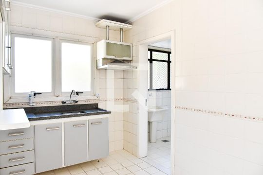 Cozinha de apartamento para alugar com 2 quartos, 78m² em São João, Porto Alegre
