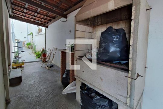 Quintal fundos de casa para alugar com 5 quartos, 280m² em Jardim Leonor, Campinas