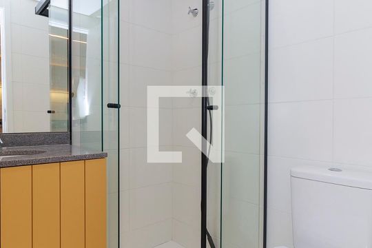 Banheiro de kitnet/studio para alugar com 1 quarto, 25m² em Santo Amaro, São Paulo
