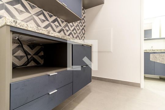 Cozinha de kitnet/studio para alugar com 1 quarto, 27m² em República, São Paulo
