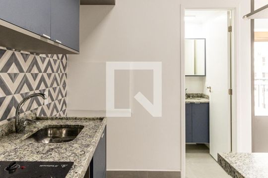 Cozinha de kitnet/studio para alugar com 1 quarto, 27m² em República, São Paulo