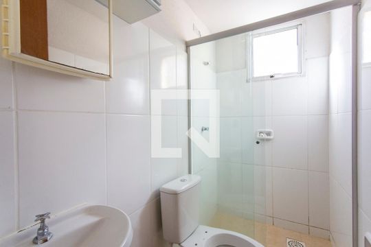 Banheiro de apartamento para alugar com 1 quarto, 48m² em Jardim Patricia, Uberlândia