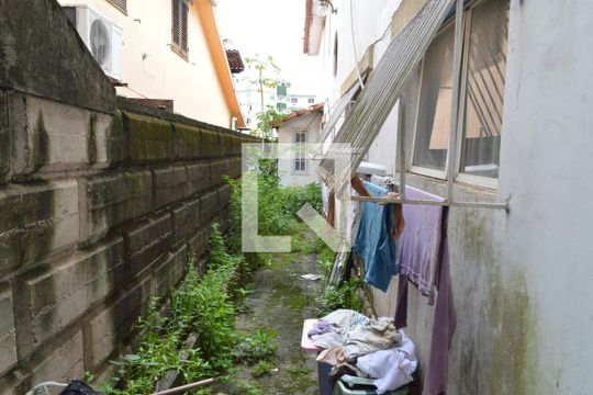 Quintal fundos de casa à venda com 4 quartos, 300m² em Tanque, Rio de Janeiro