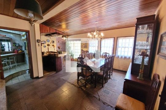 Casa para alugar com 6 quartos, 354m² em Vila Monumento, São Paulo