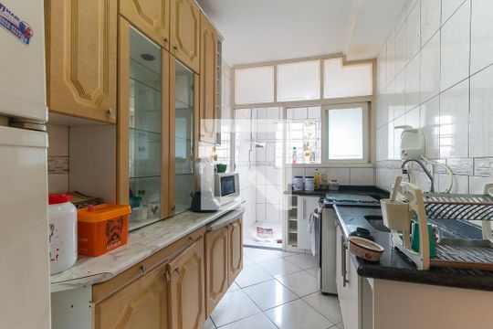 Cozinha de apartamento para alugar com 2 quartos, 54m² em Vila Brasileira, Mogi das Cruzes