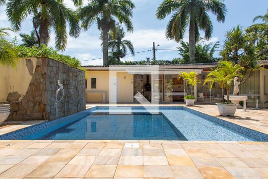 Quintal - Edícula ao fundo de casa para alugar com 5 quartos, 521m² em Jardim Virgínia, Guarujá