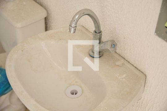 Lavabo de casa de condomínio para alugar com 2 quartos, 49m² em Da Graça, Cotia