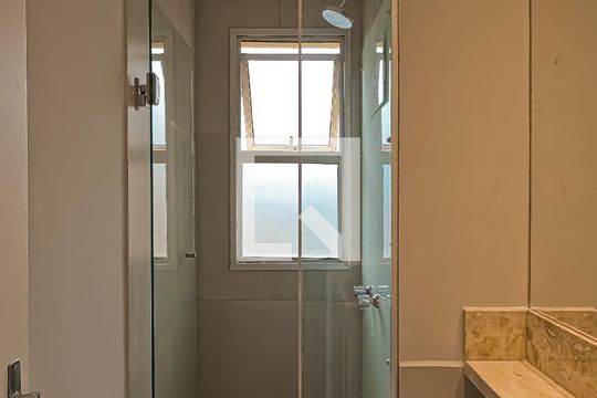 Banheiro de apartamento à venda com 2 quartos, 52m² em Jardim São Judas Tadeu, Guarulhos