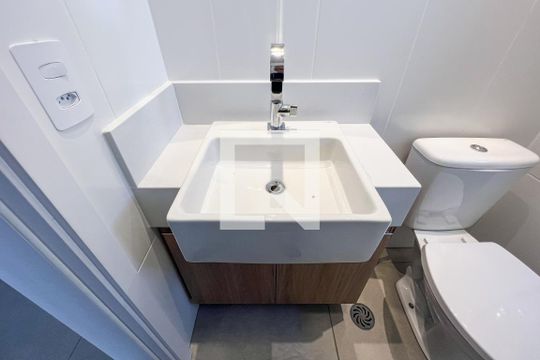 Banheiro de apartamento para alugar com 1 quarto, 24m² em Perdizes, São Paulo