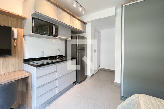 Cozinha de apartamento para alugar com 1 quarto, 24m² em Perdizes, São Paulo