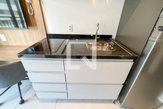 Cozinha de apartamento para alugar com 1 quarto, 24m² em Perdizes, São Paulo