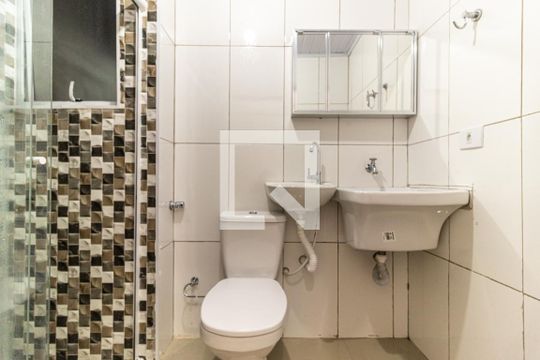 Banheiro de kitnet/studio para alugar com 1 quarto, 28m² em Vila Buarque, São Paulo