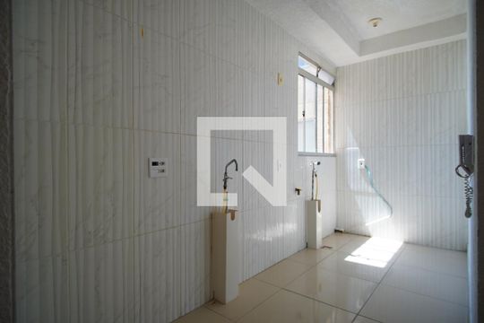 Cozinha  de apartamento à venda com 2 quartos, 41m² em Sarandi, Porto Alegre