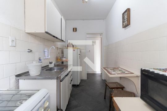 Cozinha de apartamento para alugar com 1 quarto, 50m² em Aclimação, São Paulo
