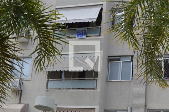 Fachada do bloco de apartamento à venda com 1 quarto, 50m² em Taquara, Rio de Janeiro