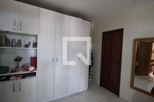 Suíte de casa à venda com 3 quartos, 206m² em São Sebastião, Porto Alegre