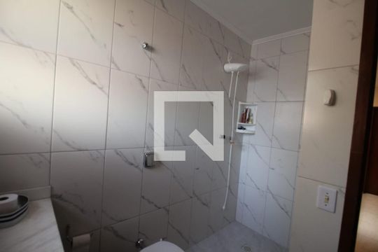 Banheiro 1 de casa à venda com 3 quartos, 206m² em São Sebastião, Porto Alegre