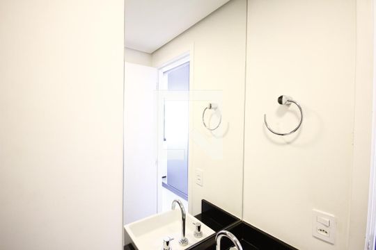 Banheiro de kitnet/studio para alugar com 1 quarto, 17m² em Vila Mariana, São Paulo