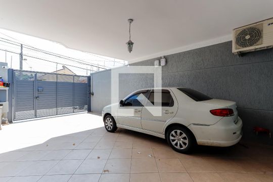 Garagem de casa para alugar com 3 quartos, 180m² em Vila Nivi, São Paulo