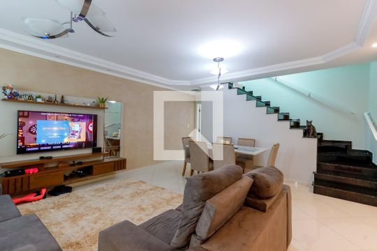Sala de casa para alugar com 3 quartos, 180m² em Vila Nivi, São Paulo