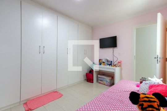 Suíte 2 de casa para alugar com 3 quartos, 180m² em Vila Nivi, São Paulo