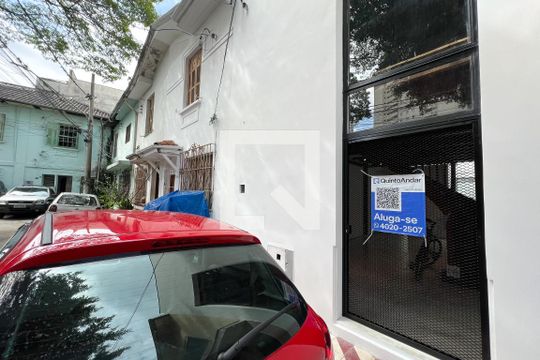 Fachada de casa para alugar com 3 quartos, 130m² em Barra Funda, São Paulo