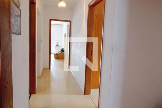 Corredor de casa à venda com 4 quartos, 263m² em Jardim Taboao, São Paulo