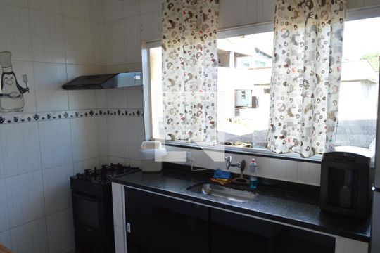 Cozinha de casa de condomínio à venda com 2 quartos, 160m² em Taquara, Rio de Janeiro