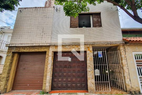 Fachada de casa à venda com 3 quartos, 200m² em Cambuci, São Paulo