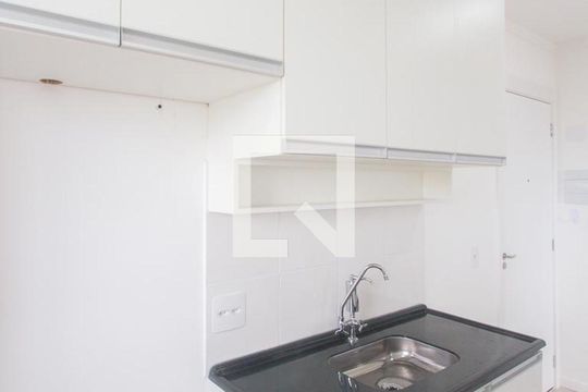 Cozinha de apartamento para alugar com 2 quartos, 34m² em Santo Amaro, São Paulo
