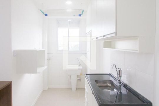 Cozinha de apartamento para alugar com 2 quartos, 34m² em Santo Amaro, São Paulo