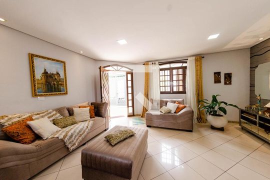 Sala de casa à venda com 1 quarto, 450m² em Álvaro Camargos, Belo Horizonte