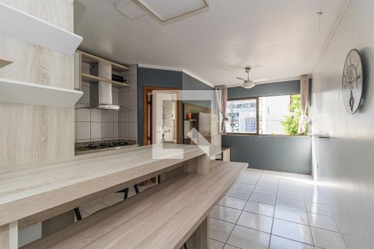 Apartamento para alugar com 1 quarto, 48m² em Jardim do Salso, Porto Alegre